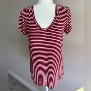 American Eagle v-neck tee